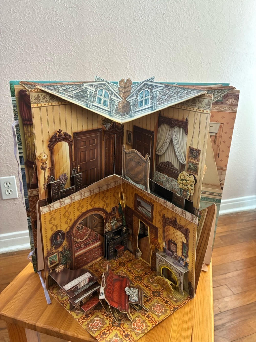 A Three-dimensional Victorian Doll House Book